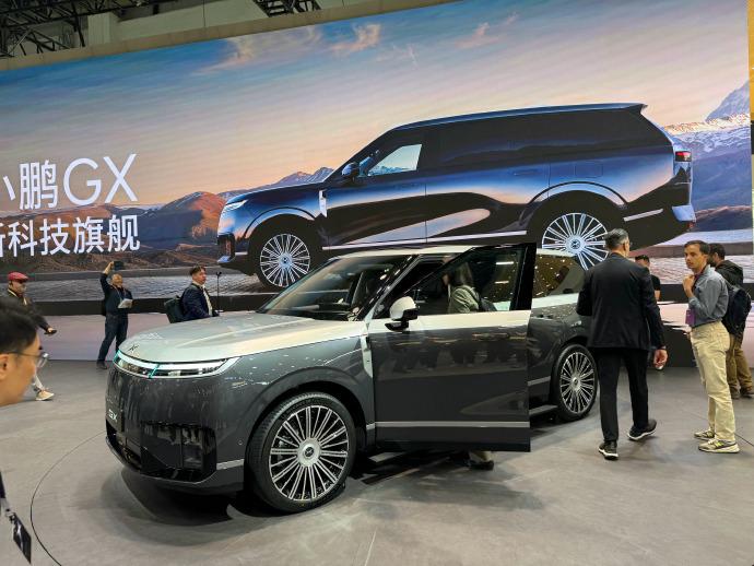 27万买全尺寸旗舰SUV，小鹏GX这配置清单我看了三遍
小鹏GX的配置单拿出来，