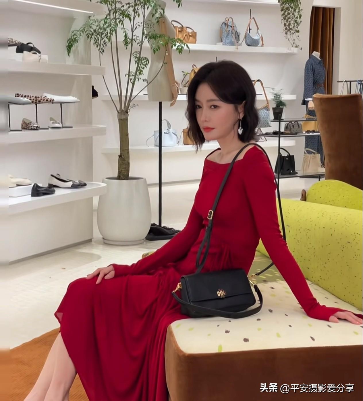 秦岚怎样的裙子在女人身上是最美 一个瘦人吃什么容易胖 你喜欢和陌生人聊天吗 你跟