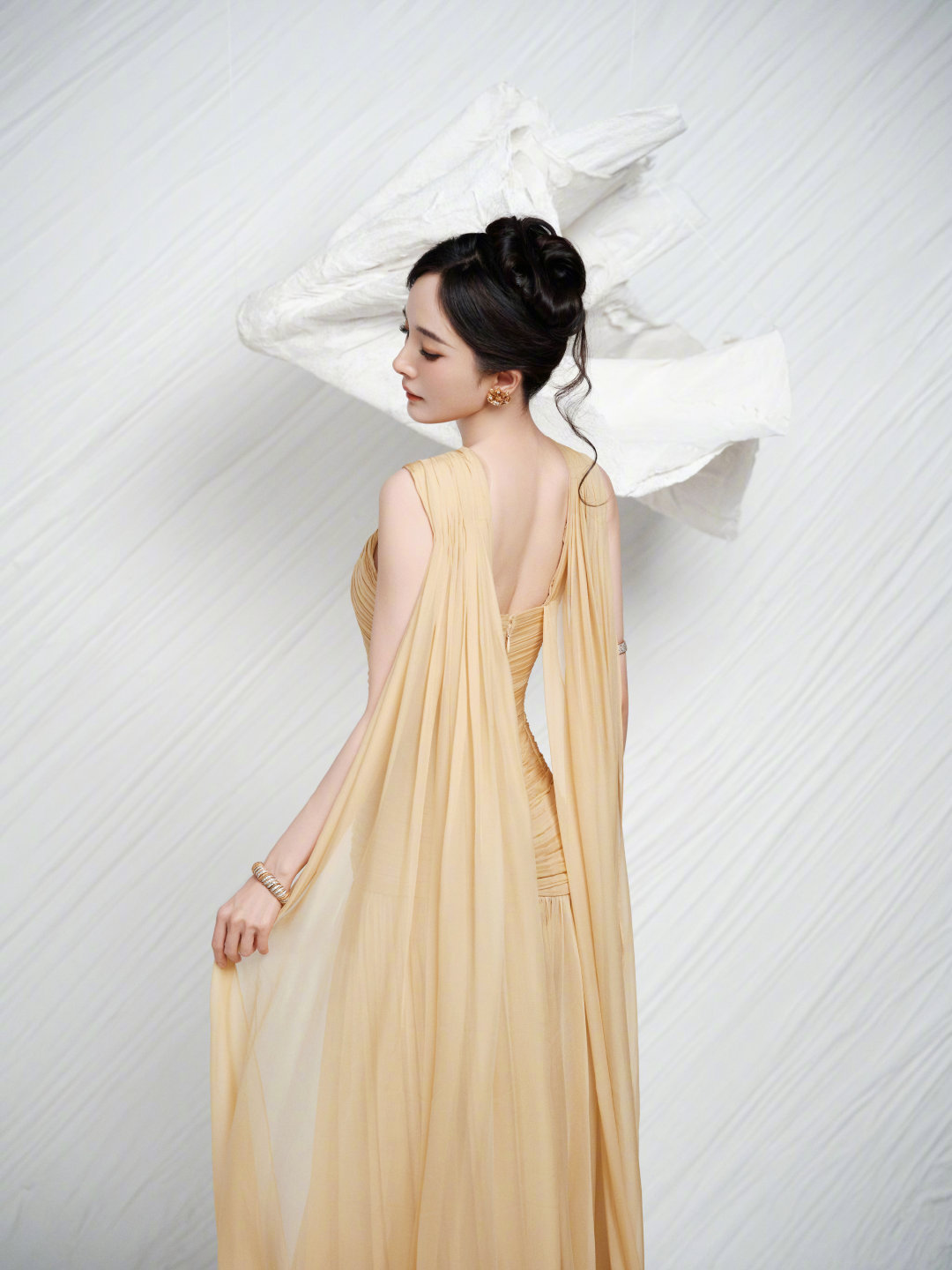 杨幂尖叫之夜上身新季祖海高定 排面拉满 最近的好消息实在太多了2025爱奇艺尖叫