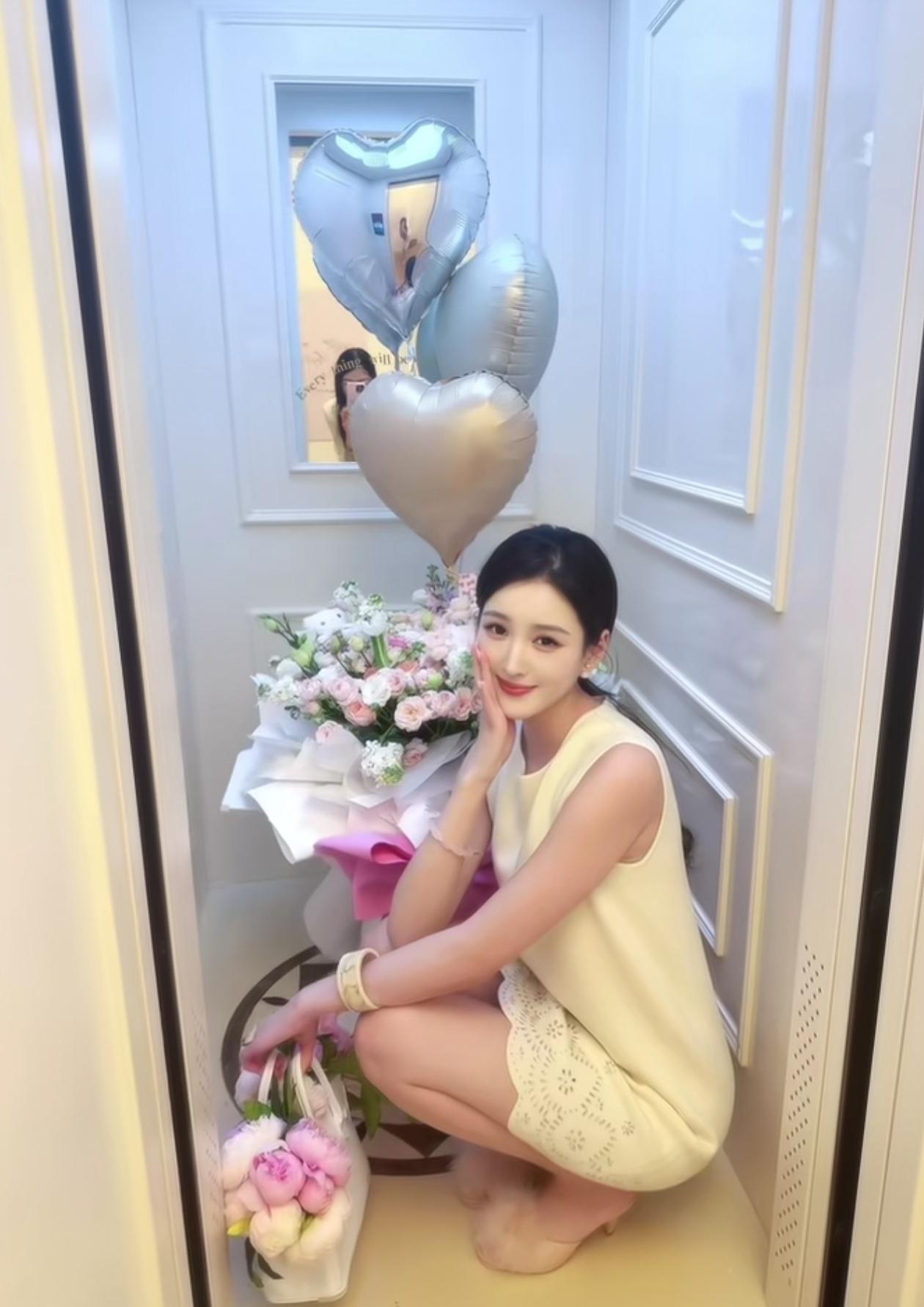 花开花落，情意绵绵。