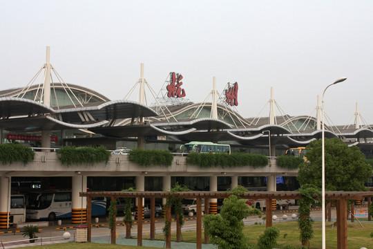 杭州萧山机场T4航站楼及第三跑道2026年开工建设，这消息一出来，不少人都期待满
