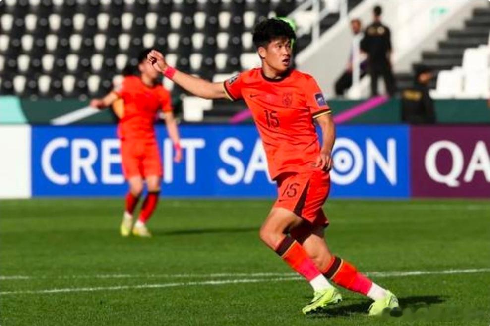 足球报：彭啸完成了自己的“三级跳”，过去半年是梦幻的半年本届U23亚洲杯，中国队