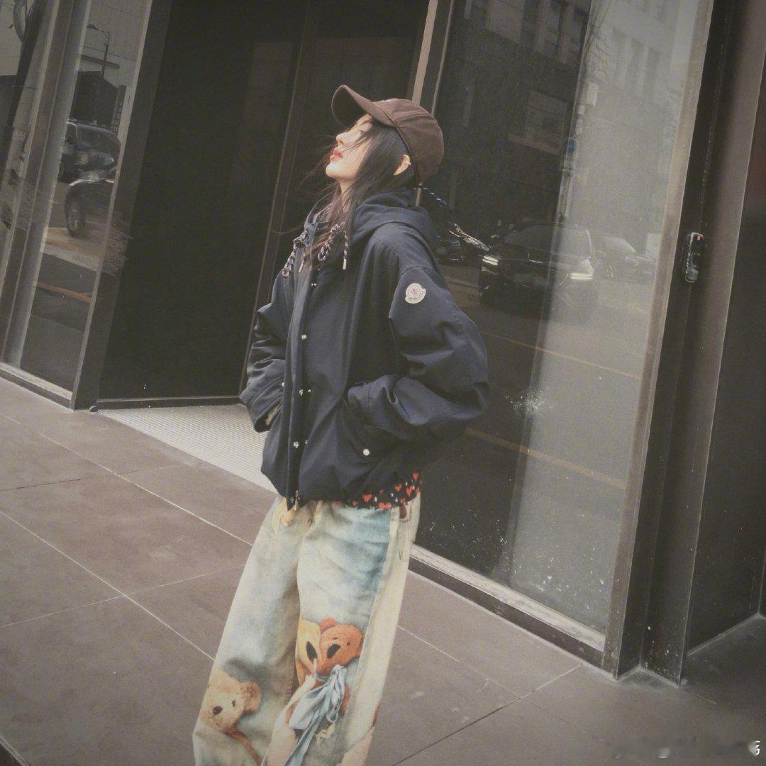 jjy鞠婧祎月鳞绮纪 jjy鞠婧祎露芜衣 ⦮_  ̫ _⦯ 世界破破烂烂 小猫尝