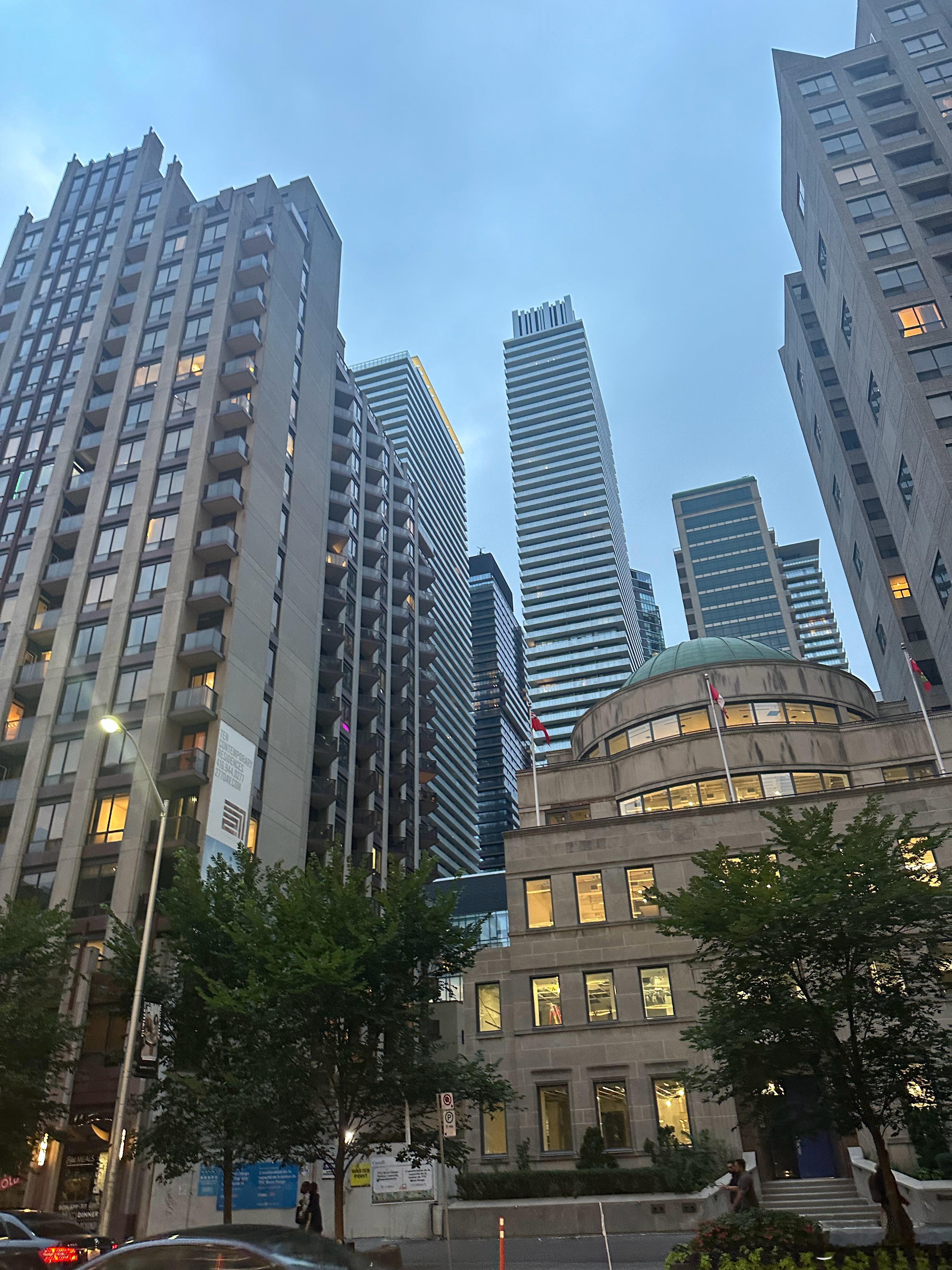 典第一次来这个国家🇨🇦大家对加拿大有啥好奇的问题吗？  ​​​