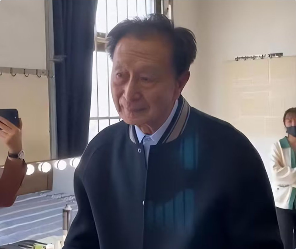 知名播音员钟瑞加拿大病逝，女儿都在国外，丈夫是央视主持宋世雄 