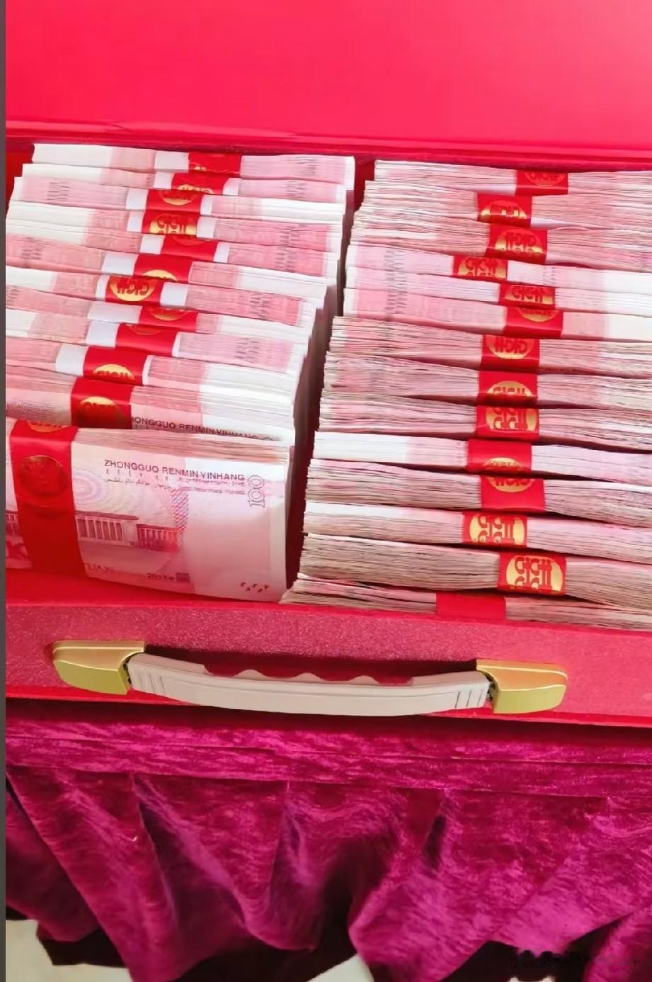 40岁的表妹当上了婆婆

刷某音，突然发现表妹夫发的一条视频，他家儿子订婚了！