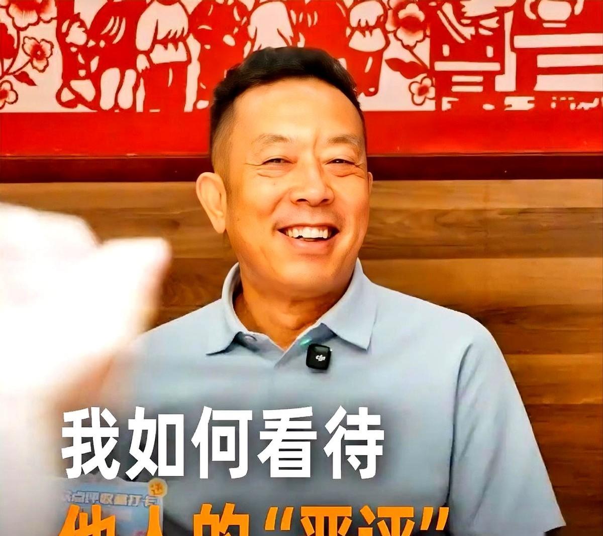 老罗骂西贝贵，骂得全网炸锅。
结果他停手了。
不是打不动了，是看见两千个员工明天