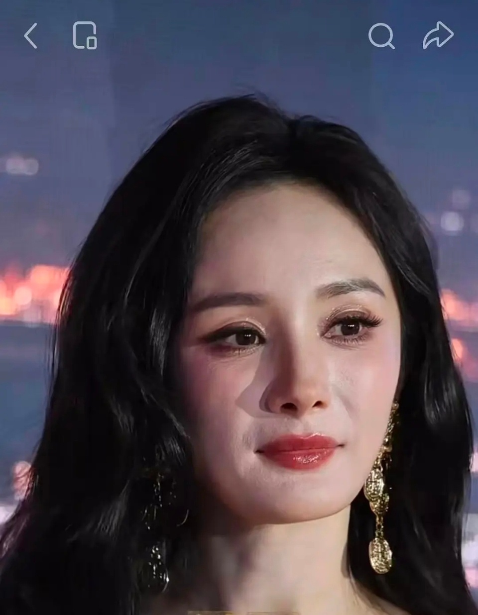 杨幂的脸也能看出岁月的痕迹了啊 ​​​