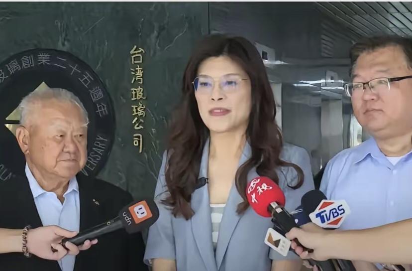 大家还是别对国民党抱有太大希望了！在近期，曾有记者问，如果郑丽文当选之后，会不会