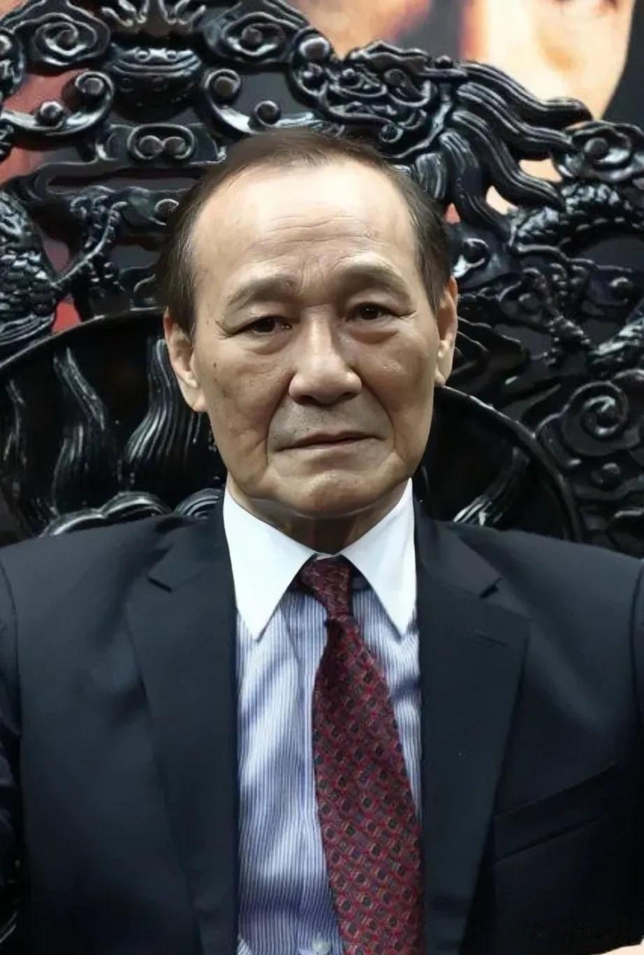 武打巨星洪金宝和江湖大哥陈惠敏，哪个厉害？作家沈西城亲眼目睹过两人的较量，并记录