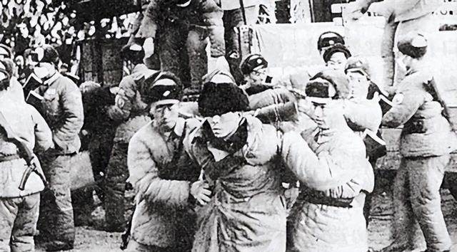 1949年，重庆解放后，杀害江姐的特务刘志钦躲在岳母家，自以为天衣无缝，谁知喝酒