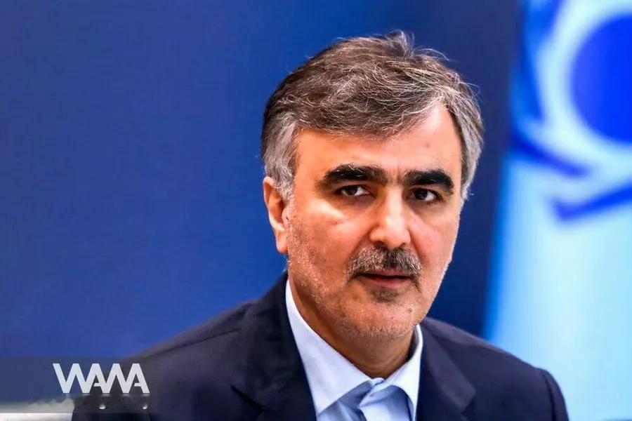 在德黑兰抗议活动持续期间，里亚尔兑美元汇率暴跌至140万里亚尔以下，中央银行行长