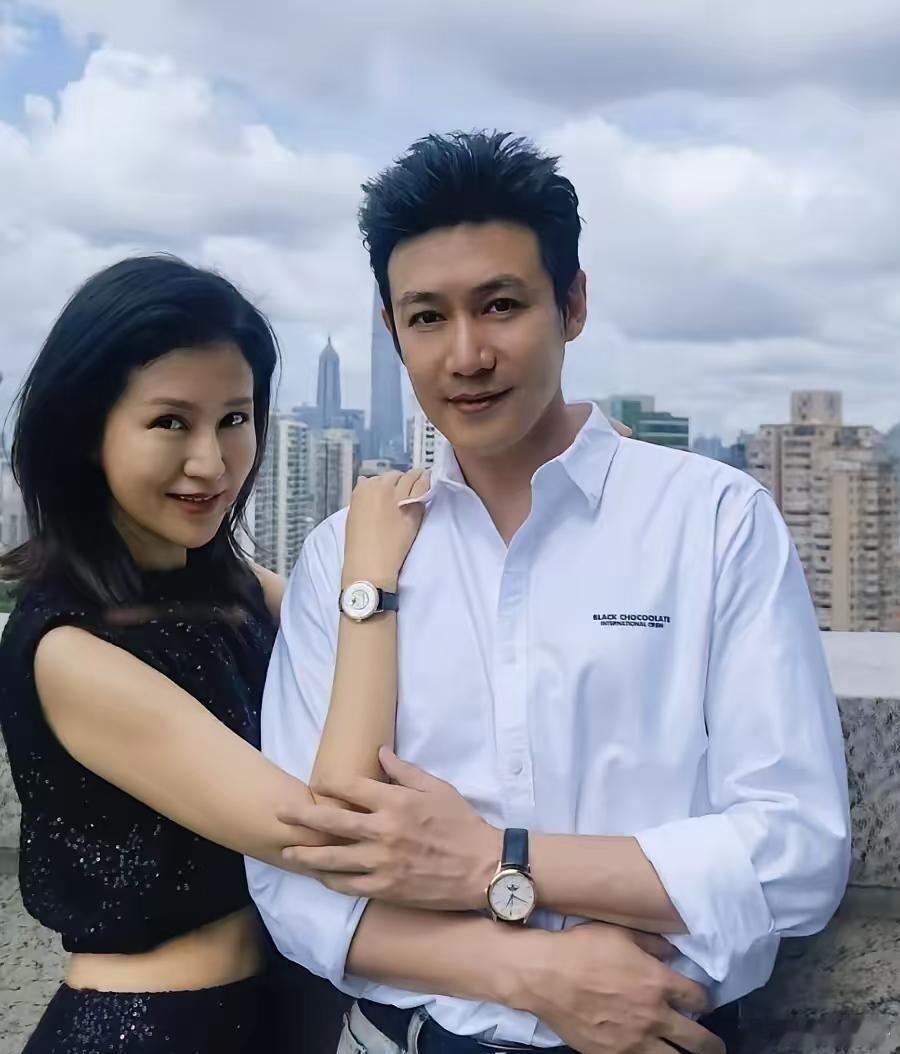 陆毅、鲍蕾、田海蓉这件延续多年的陈年往事，与其说是具体的情感是非题，不如说是一场