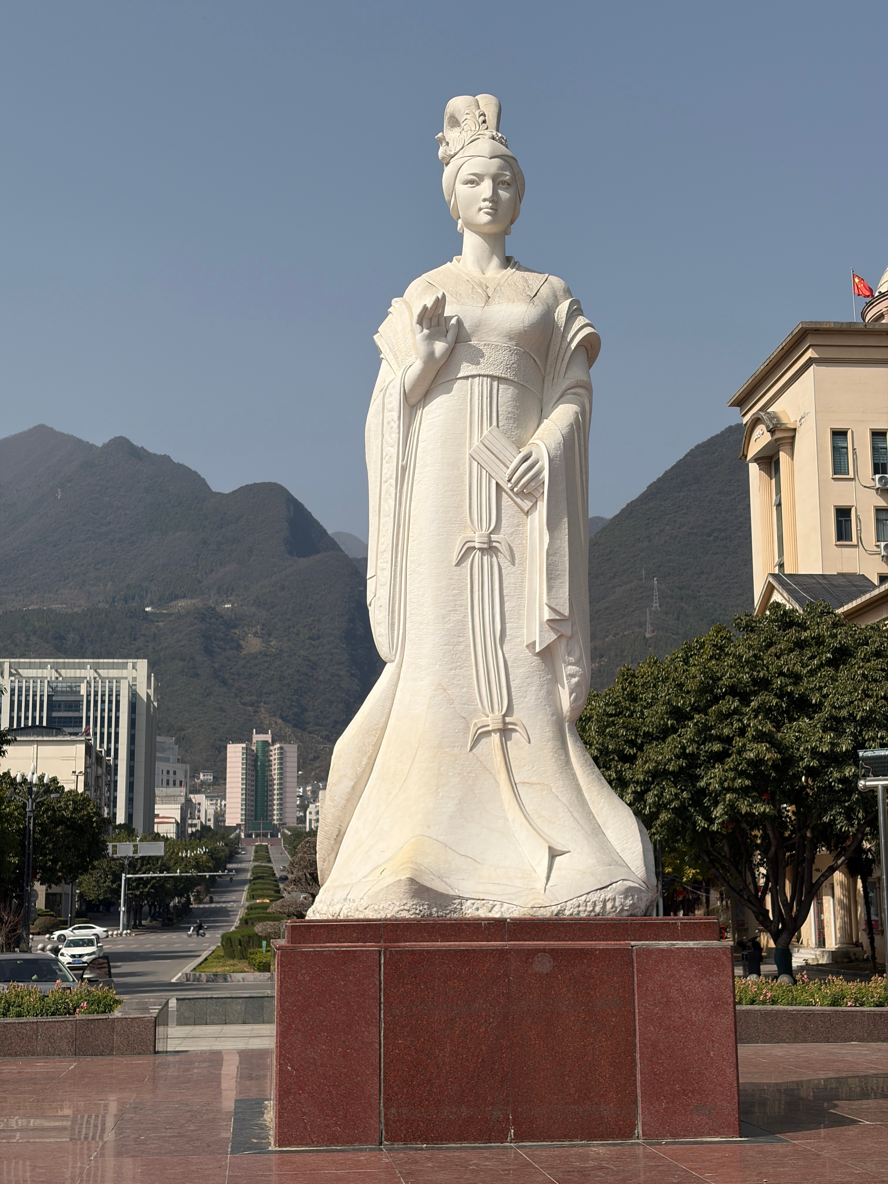 她应该都认识吧？