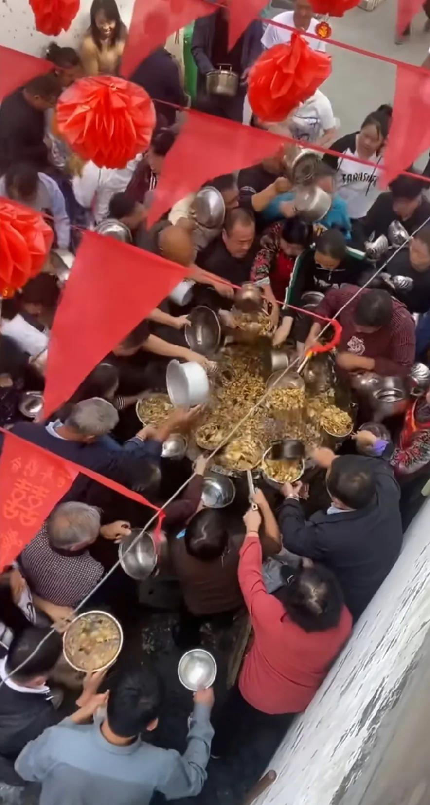 大人的吃席行为，终究是影响了孩子，这样的陋习什么时候才能改改呢？

在我们老家河