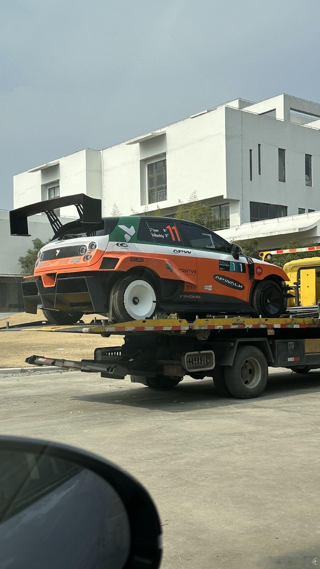 萤火虫拉力版路透！广州车展拍展车时我就说过了今后肯定会有拉力版本车型结果，你们看