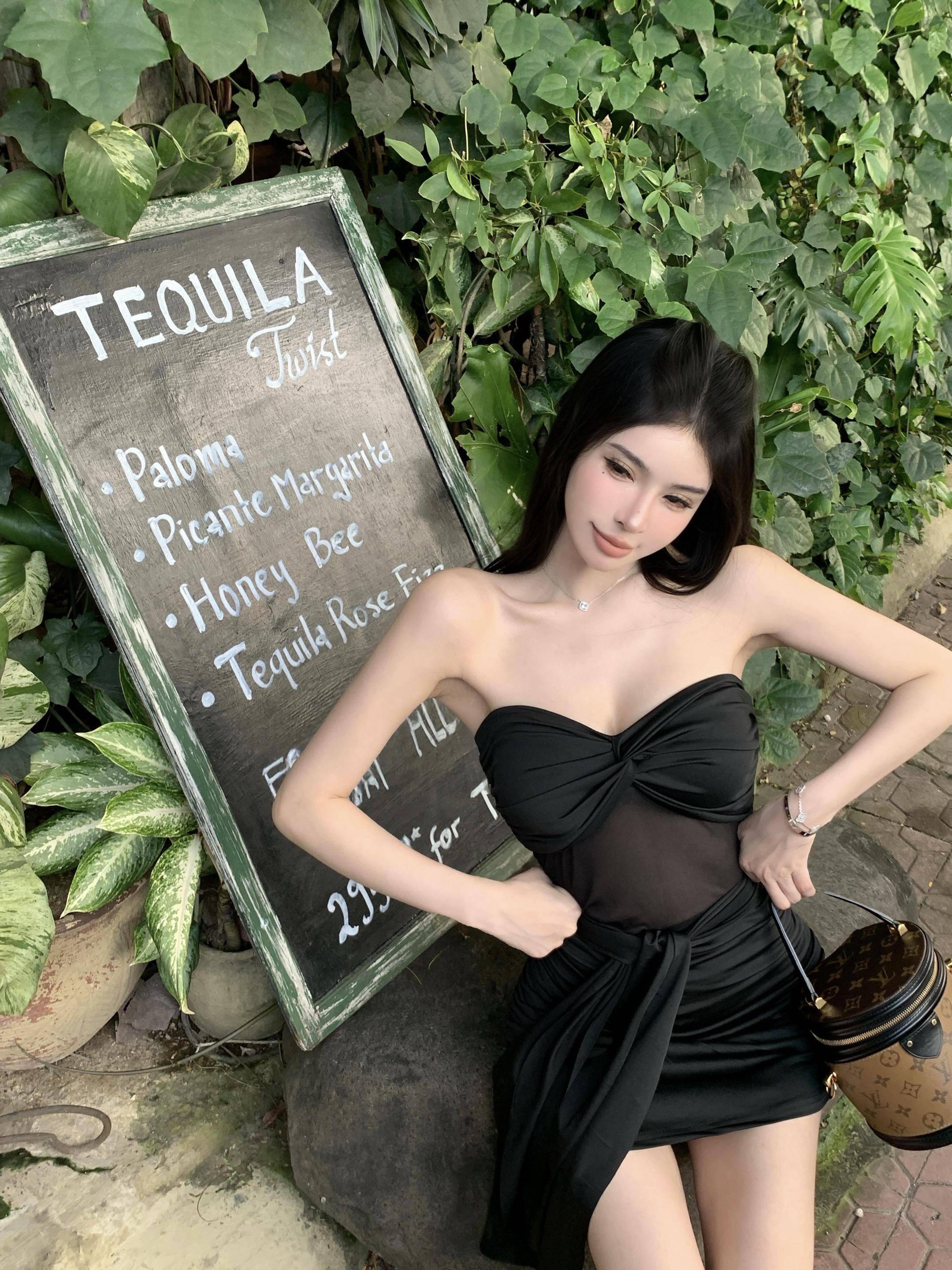 这个世界好奇怪 有人跟你要星星要月亮 有的人只要你好好跟她说话