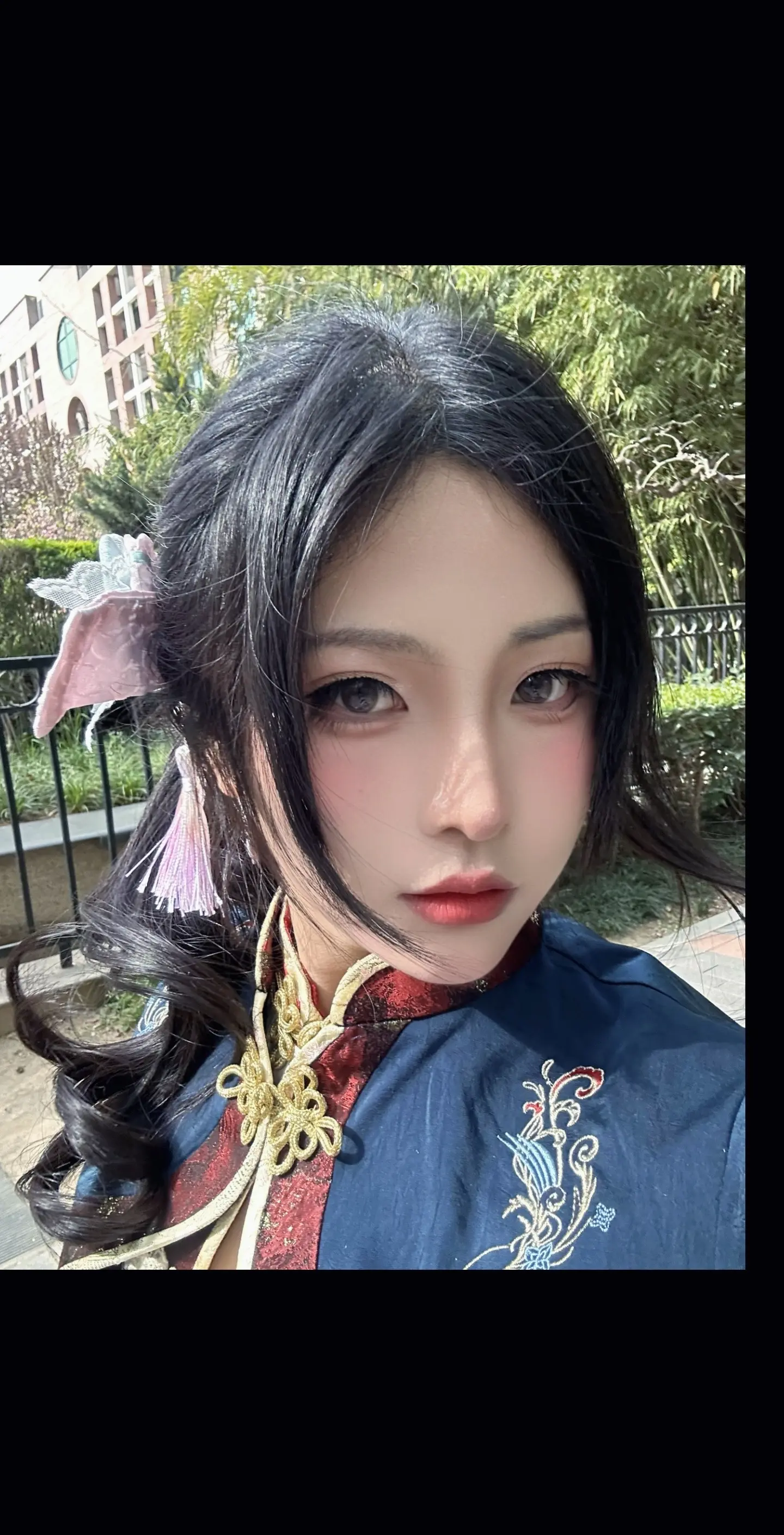 云想衣裳花想容 春风拂见露华浓