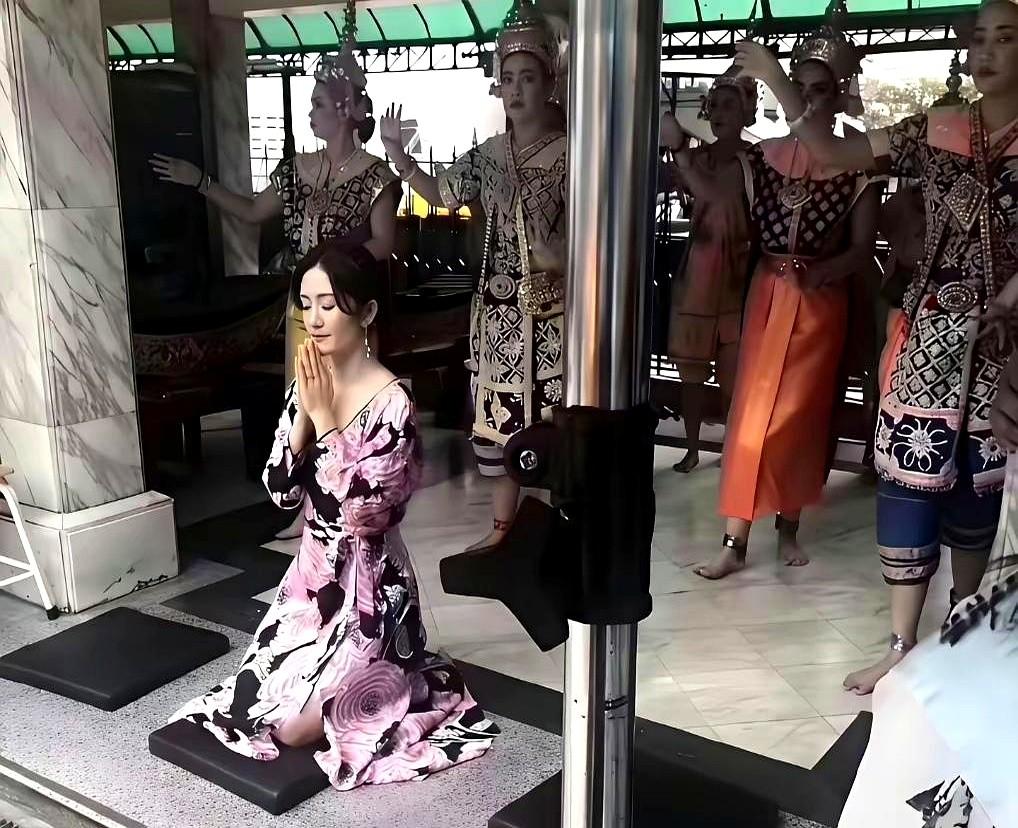 钱不霍霍正常够花？谢娜一句话，评论区炸了。

有人扒拉着算盘给她算账，说她一年的