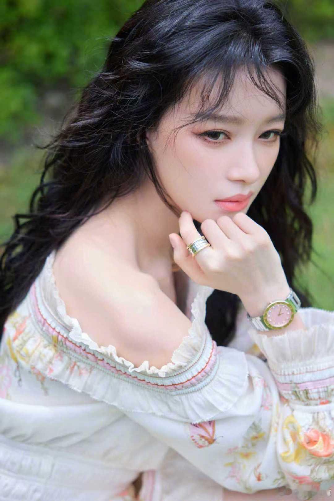 孙怡嘴比脑子快不想睡的星期五孙怡一开口就有好戏，脑子还没组织好语言，嘴巴已经抢先