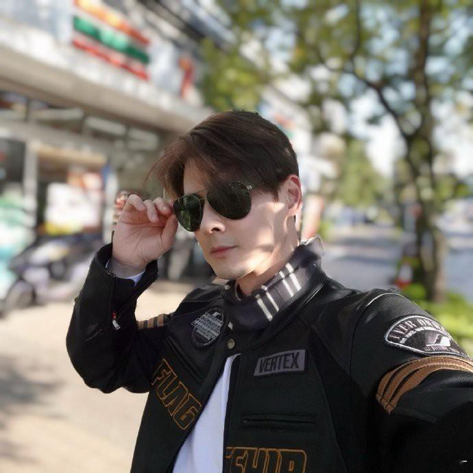 男明星颜值状态长期能打的不多，郭品超算一个，不管是上节目还是被路人偶遇，每一次看