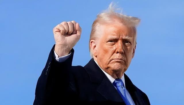 比芯片战更致命！美国突袭全球港口，英媒：美国要肢解中国布局

今年3月，香港的C