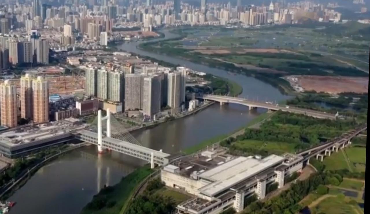 在河套深港科技创新合作区深圳园区，全新海关监管模式正式启用。从高楼林立的城市天际