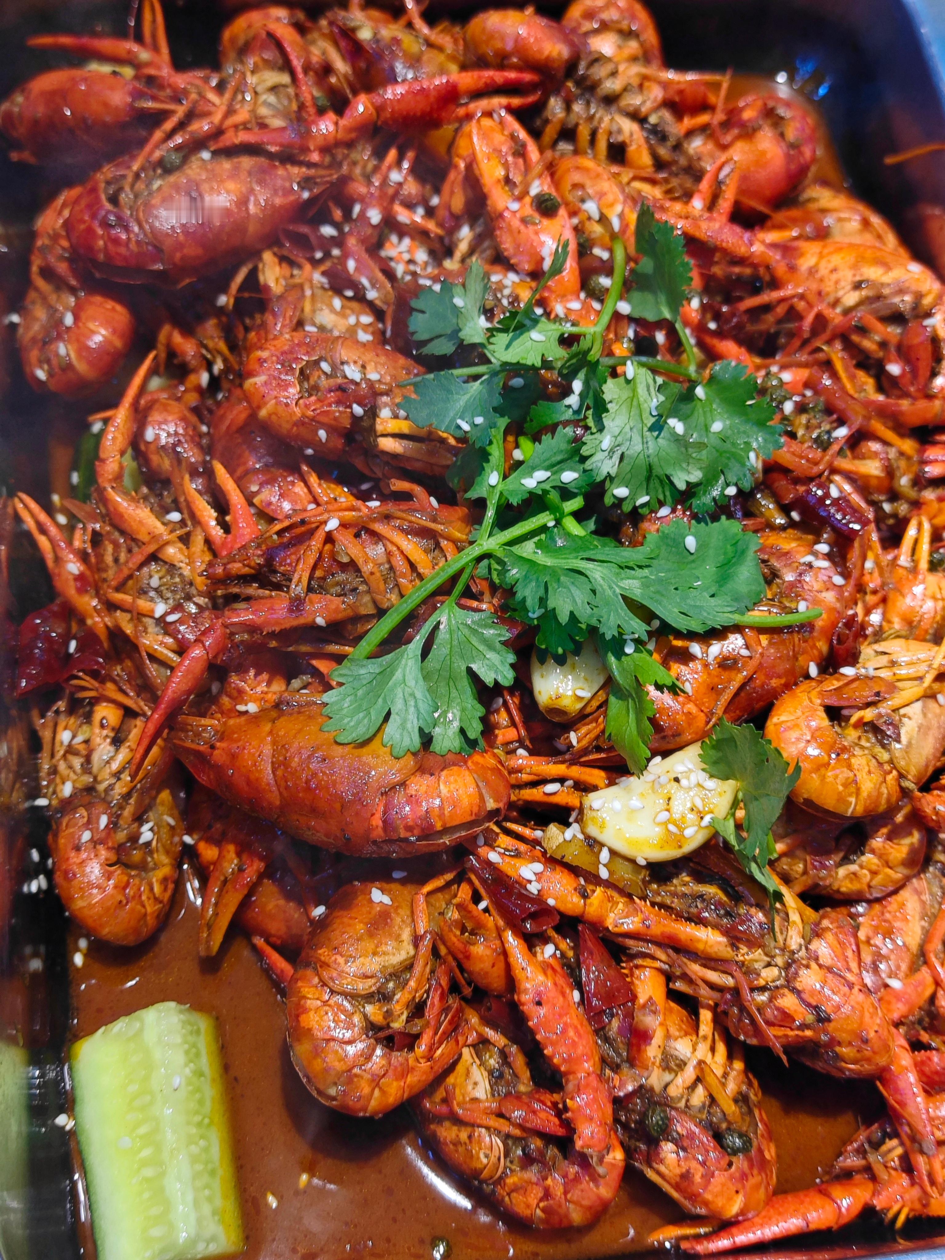 没有什么烦恼是一顿小龙虾🦞解决不了的，如果有，那就来两顿