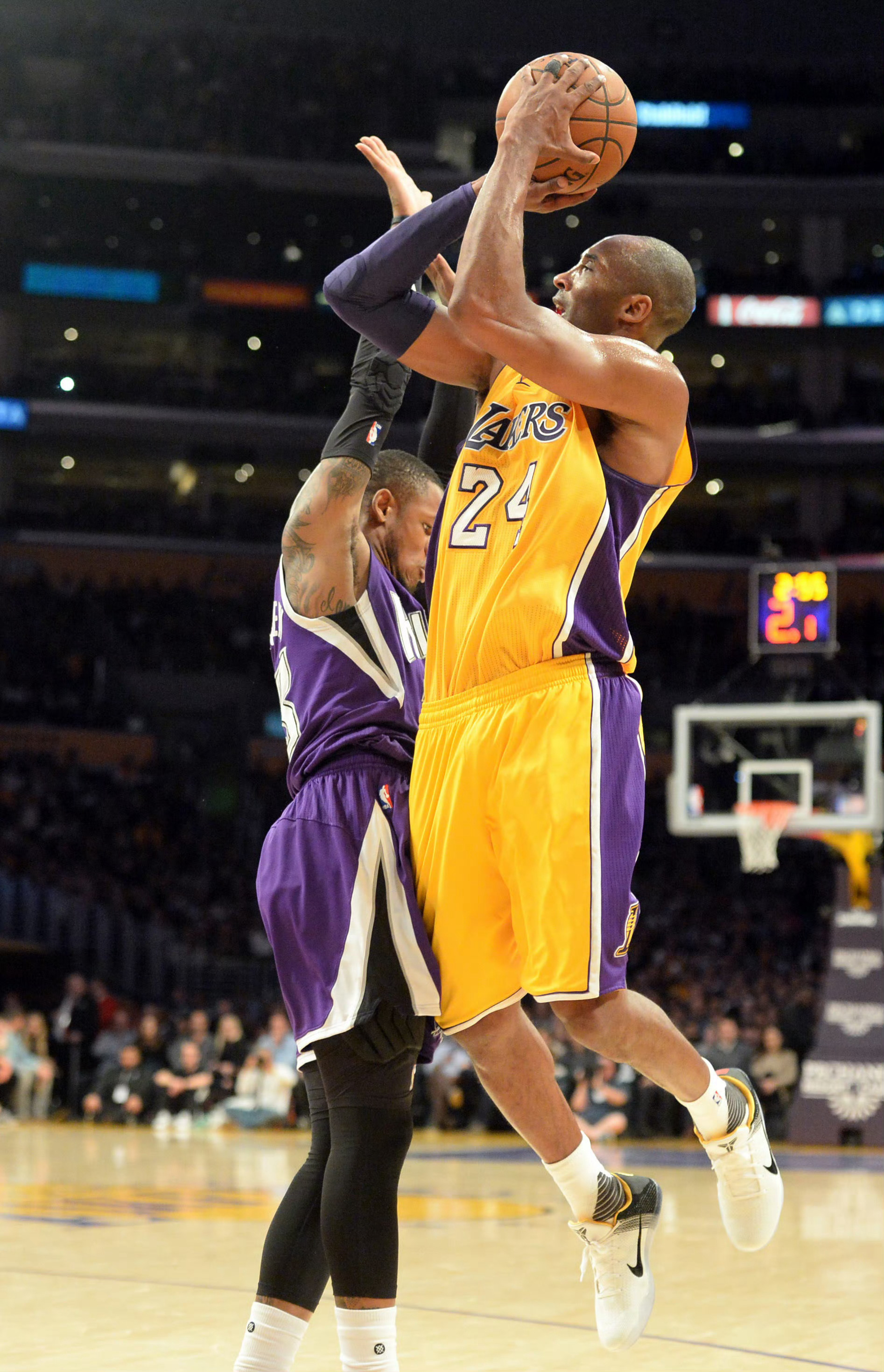 真正的强者，不因幸运而固步自封，也不因厄运而一蹶不振，而是善于从顺境中找阴影，从