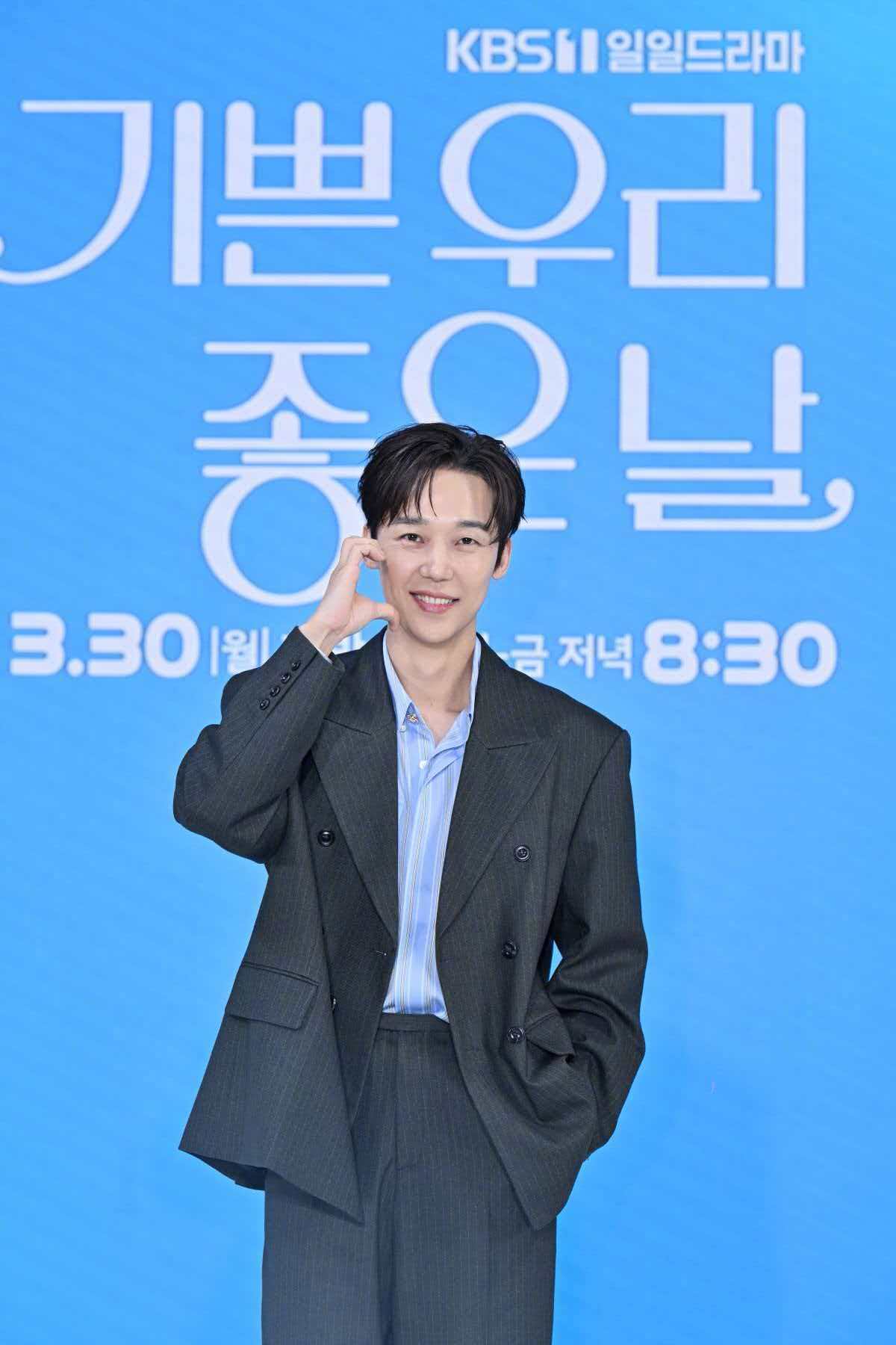 演员尹仲勋、严贤京、申正允、尹多英、金惠玉、鲜于载德、尹多勋、文熙景、李商淑、郑