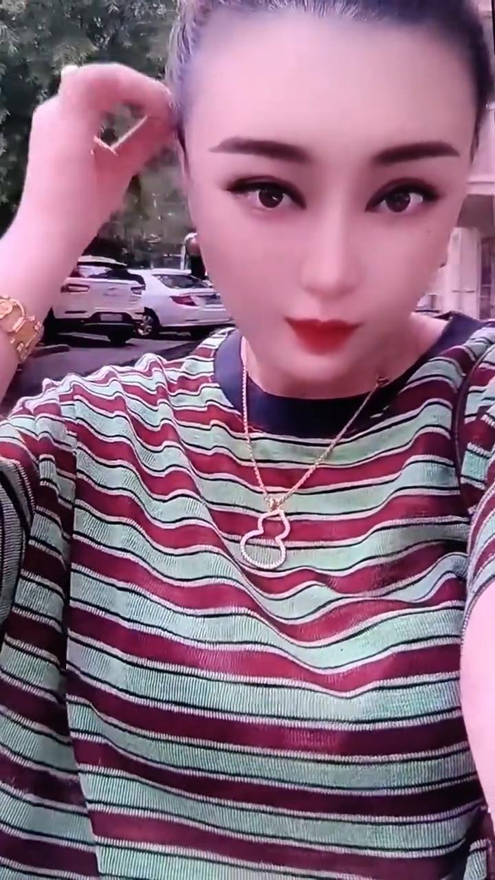 怕过太多的相爱，总被相扶。爱你的话我本腔忍，谁知道自己错的离谱。开始就走到结束，