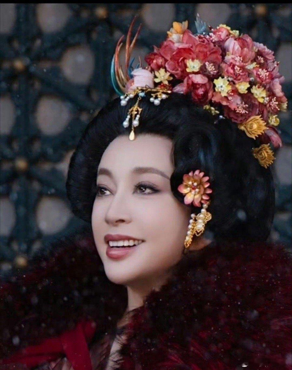 2026毛戈平刘晓庆手搓武则天妆容 这才是顶级妆造魔术！毛戈平手搓妆面拿捏神态，