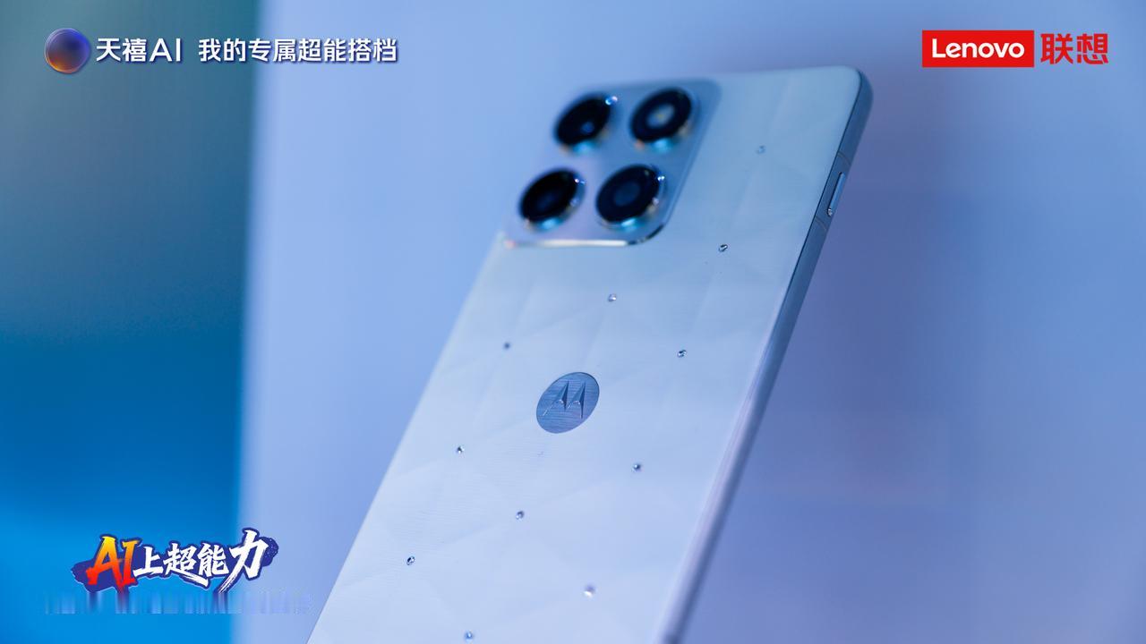 对于追求极致体验的玩家来说，拯救者手机Y70新一代和moto razr fold