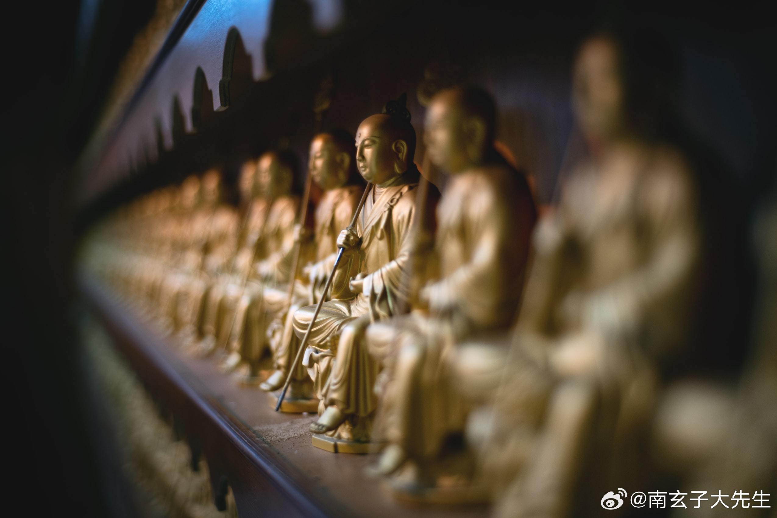 有缘见到，留下心愿， 所得福报聚集起来，无量无边。 