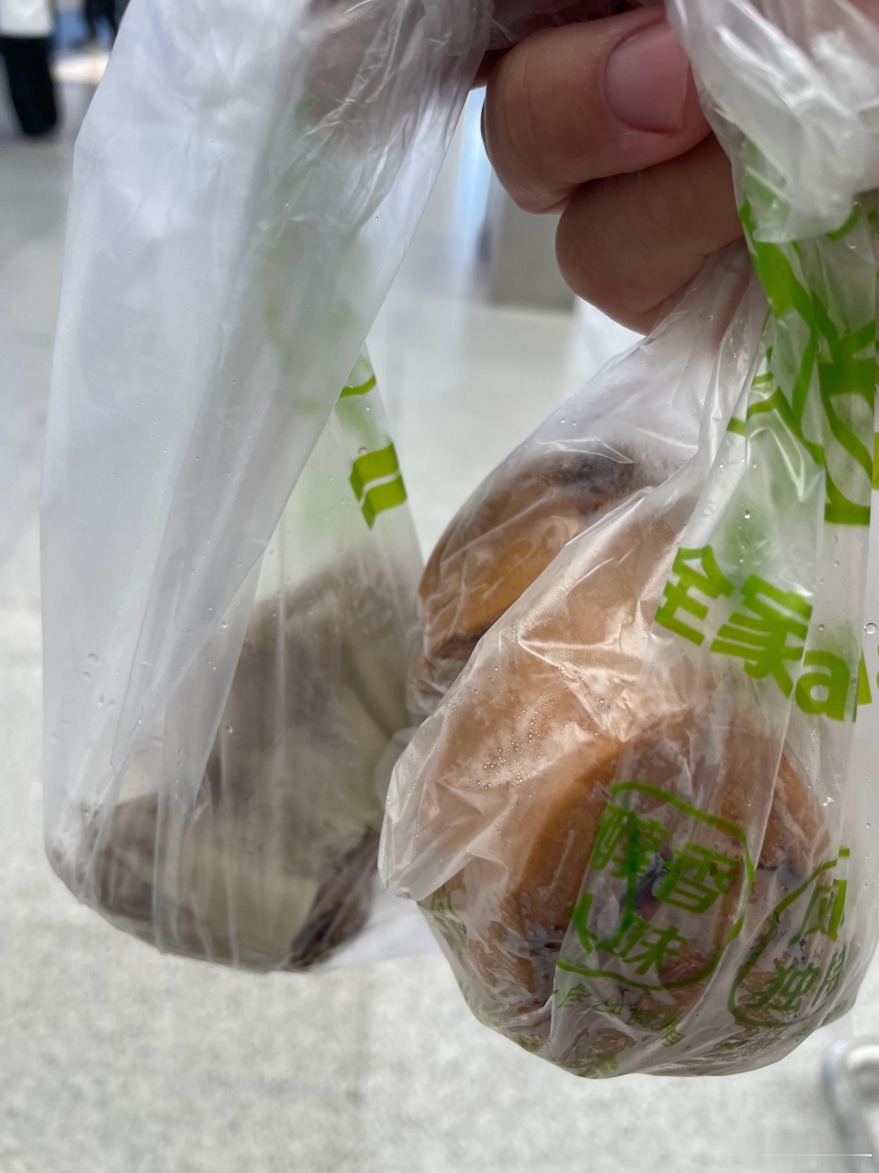全家的其他东西我不喜欢但是这个烧麦还是来了就想尝尝火车站就是贵 杭州·杭州南站