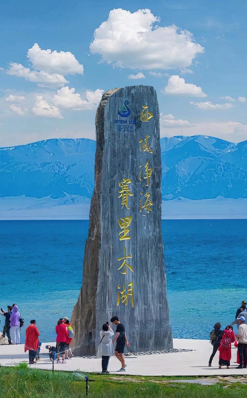 赛里木湖此次自驾服务费调整，表面上有变动，实际上对于两人一车的情况而言，并无太大