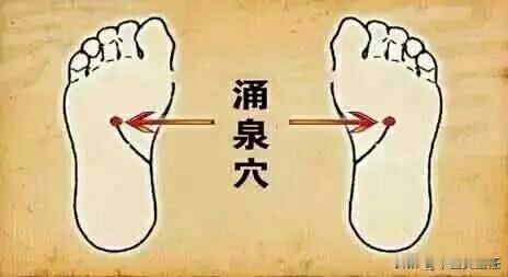 穿袜子睡觉，这是最低成本的引火归元，改善上热下寒
为什么这样说呢？

气随思转，