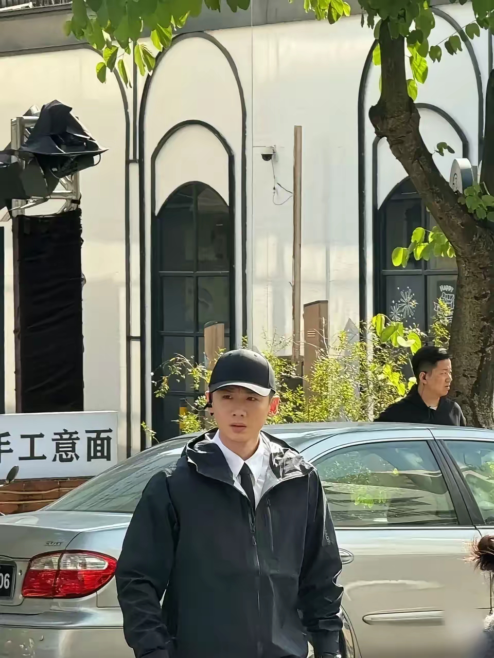 第一次见路人遇到明星说没有荧幕上好看的……白敬亭真的这么普吗？ 