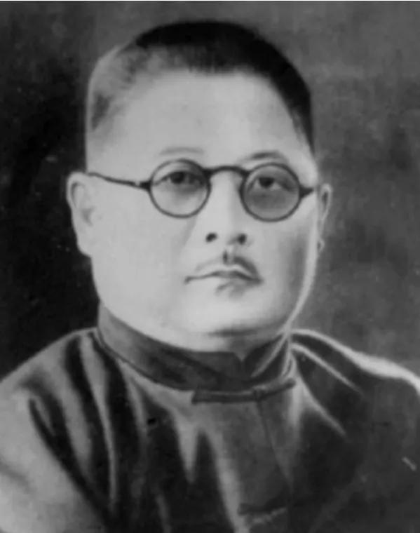 1934年，吉鸿昌牺牲后，他的妻子突然疯了，不但睡大街，还吃垃圾，监视的特务们找