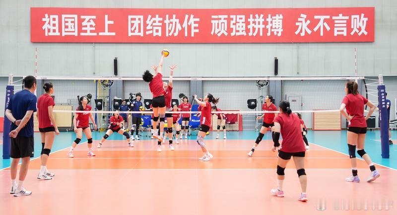 2026女排亚锦赛 根据洛杉矶奥运会女排席位分配规则，东道主美国队自动获得一个席