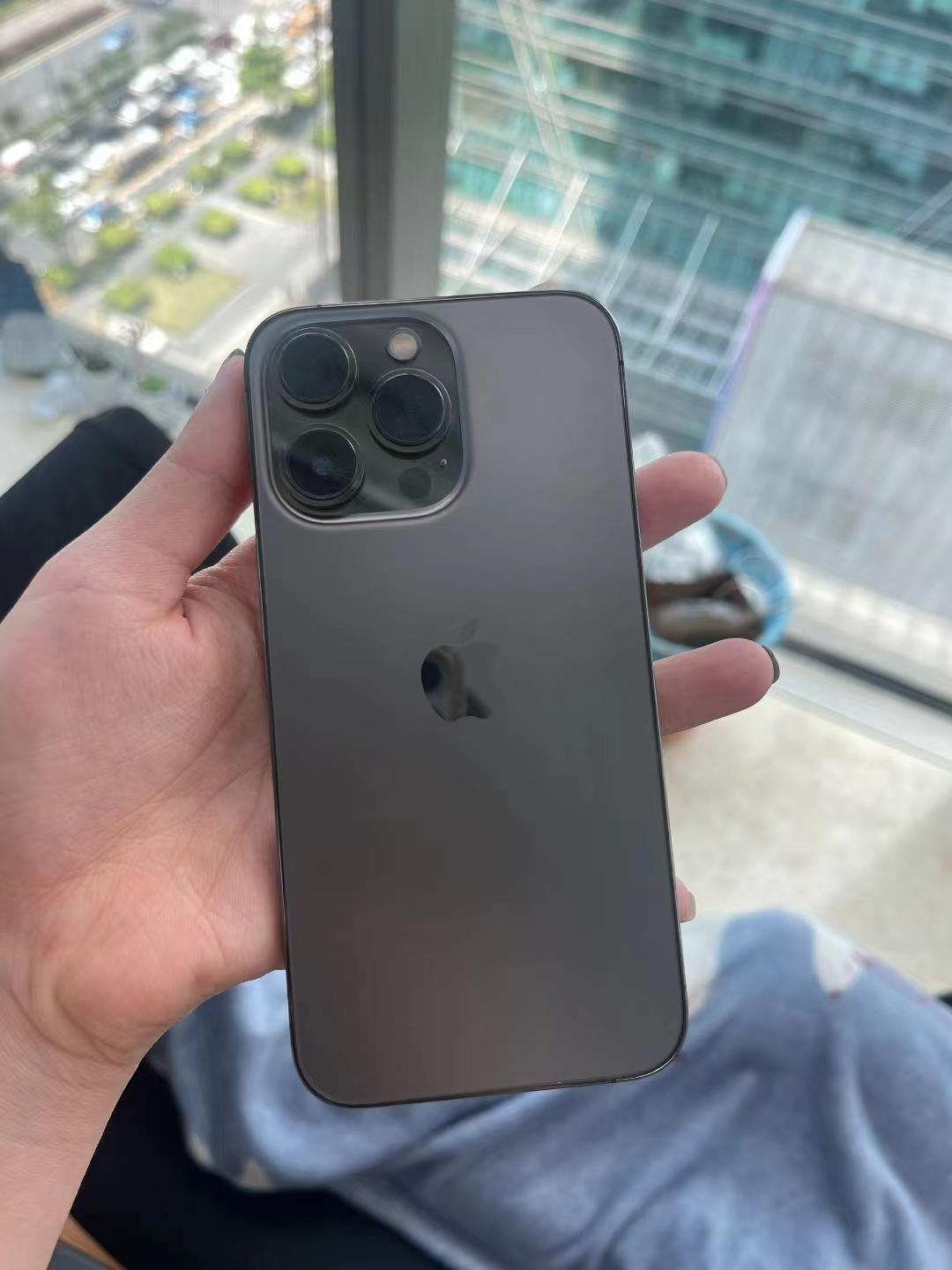 作为一个七八年的苹果用户，都说iPhone 15 Pro挤牙膏，但我觉得今年最香