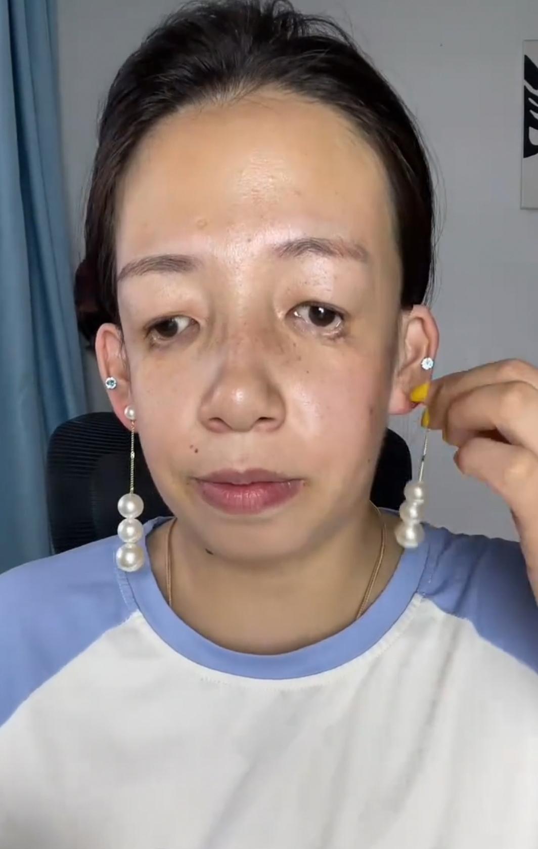 妆前妆后差距太大！相亲见面，直接看呆男方
 
谁能想到，化妆前后判若两人！素颜看