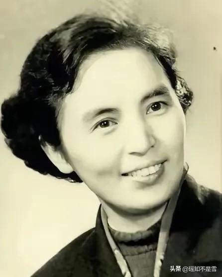 1940年，叶飞正睡觉，参谋忽然敲门，说泰州城来了一位漂亮的女的，一定要见他。