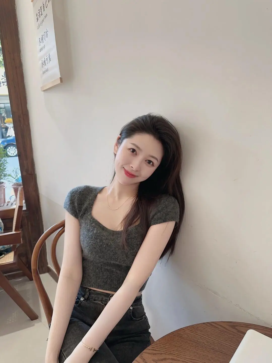 “爱本质无异，是因为人多的拥挤。”