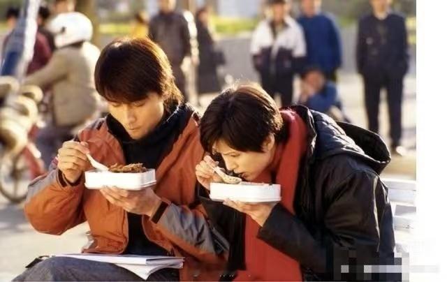 胡兵李若彤满100减50  当看到胡兵和李若彤两人的互动，是多少人本来存在脑海底