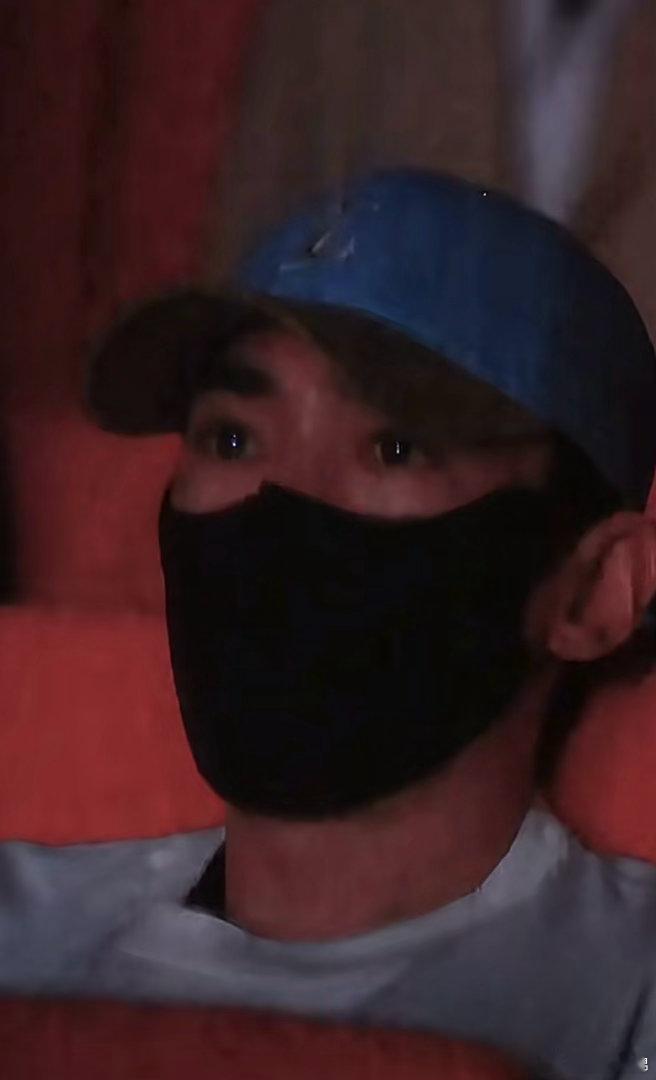 朱一龙说自己是10间敢死队的一员 映后现场朱一龙走心分享观影感受，大赞《10间敢