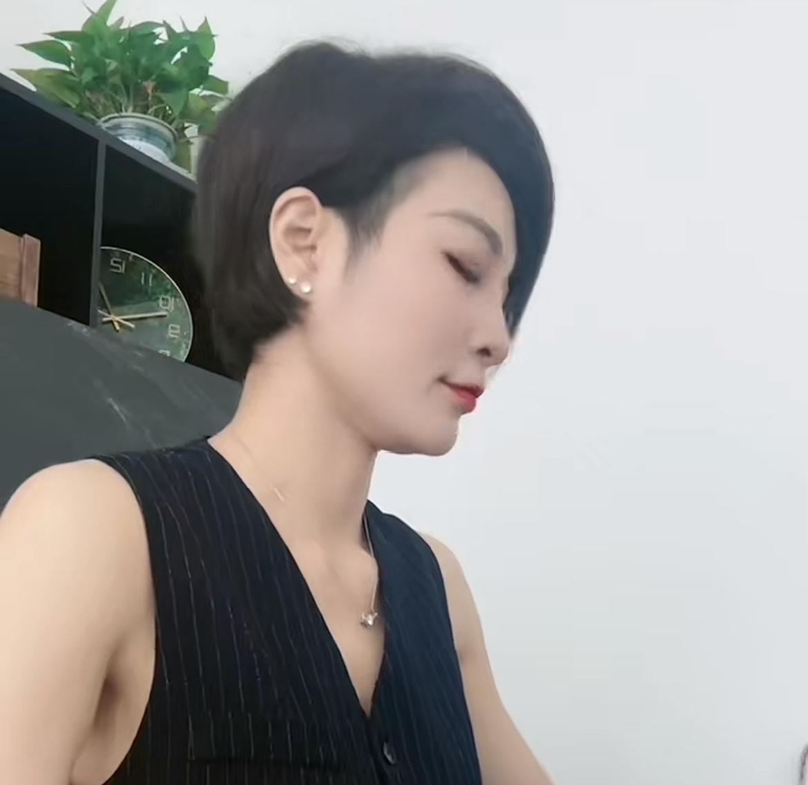 抗癌网红“是笑笑呀”走了，她真的走了，才32岁，遗照都准备好了，真的让人痛心，她