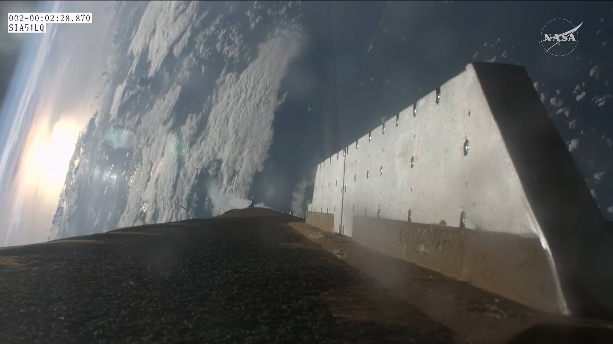 阿尔忒弥斯2号 固体助推器分离   逃逸塔成功已经成功分离！ 