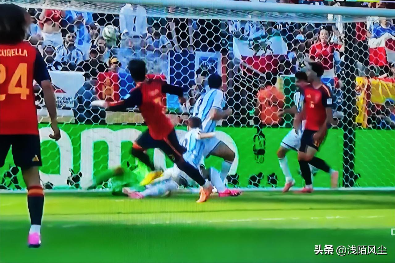 西班牙VS阿根廷，加时赛第105分钟，西班牙率先进球，比分1:0。