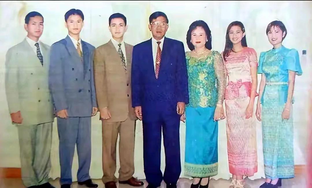 怀疑柬埔寨那边有多子多福观念，参考洪森和他夫人，一共育有六个孩子，夭折一个后还有